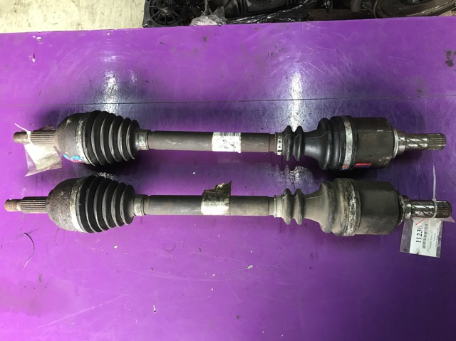 Левая полуось 8200330413 RENAULT