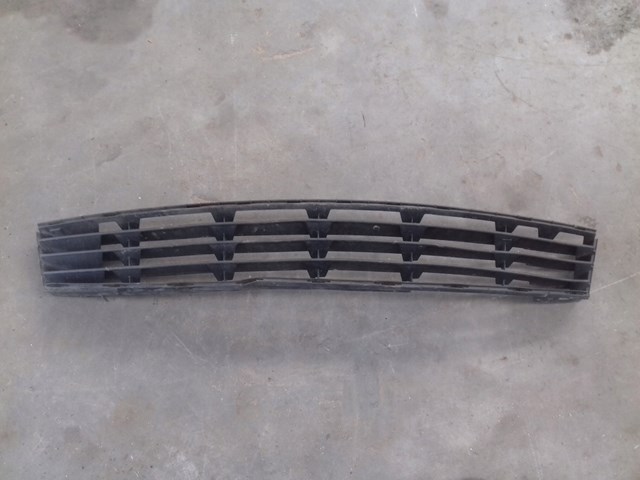 Решетка на бампер 8200682294 RENAULT
