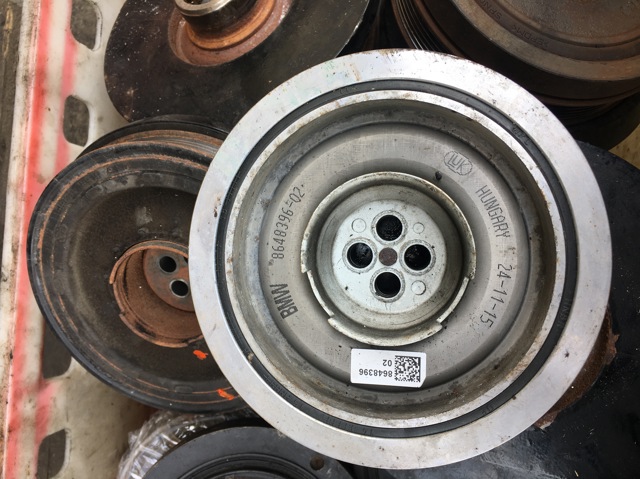 Шкив коленчатого вала 8648396 BMW