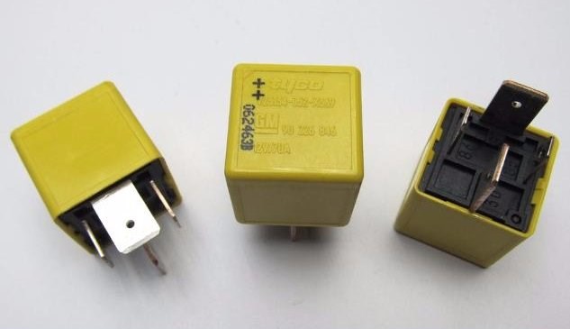 Реле топливного насоса 90226846 GM