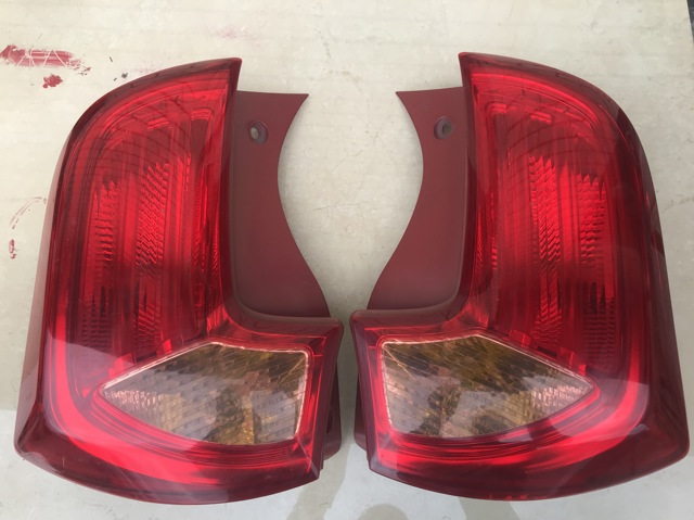 Задняя левая фара 924011Y010 HYUNDAI