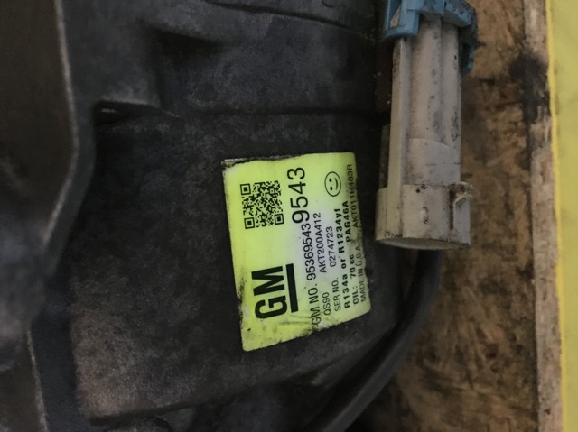 Компрессор кондиционера 95369543 GM