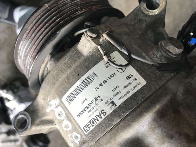 Компрессор хладагента A0008303902 MERCEDES