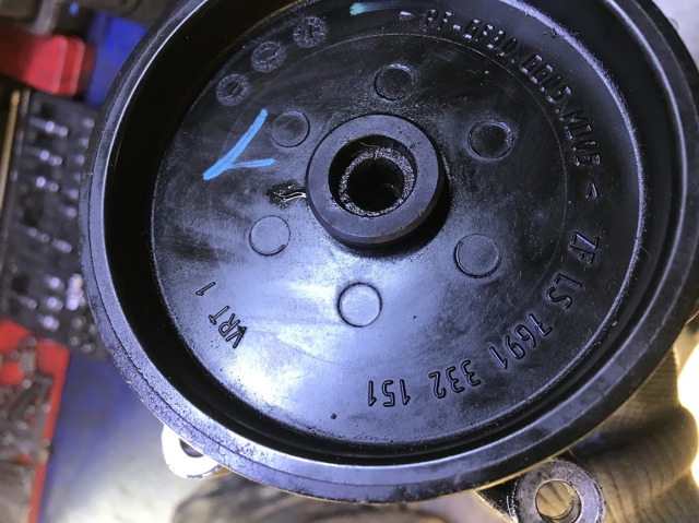 MERCEDES A0064664801 Насос гидроусилителя руля (ГУР) в наличии Николаев