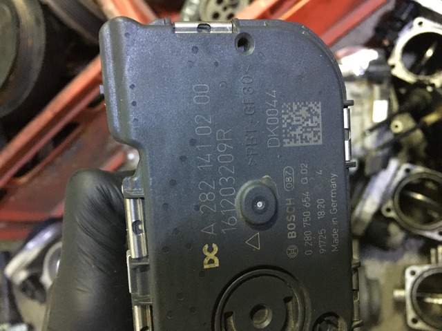 Дроссельная заслонка в сборе A2821410200 MERCEDES
