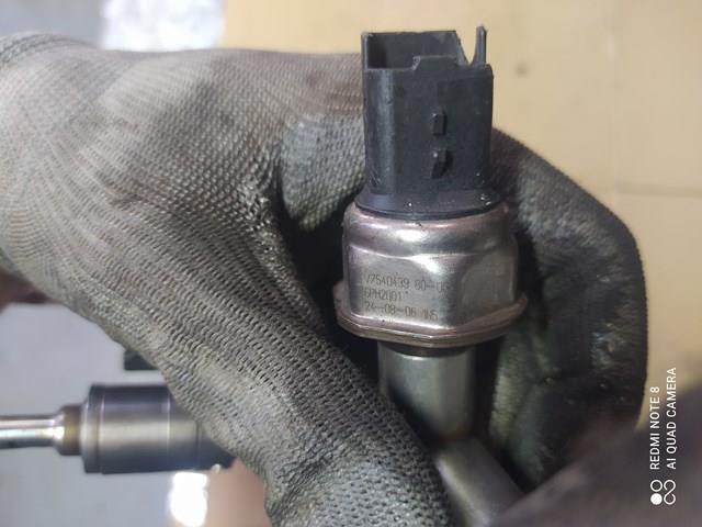 Датчик давления топлива V754043980 PEUGEOT