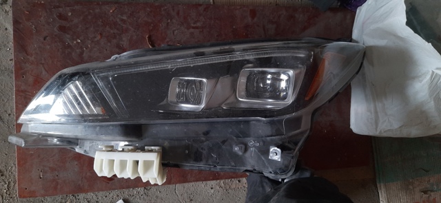 Вставка фары левой 260605SA5B NISSAN