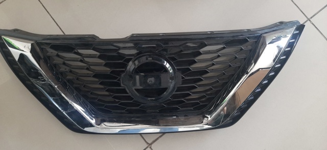 Облицовка радиатора 62310HV00A NISSAN