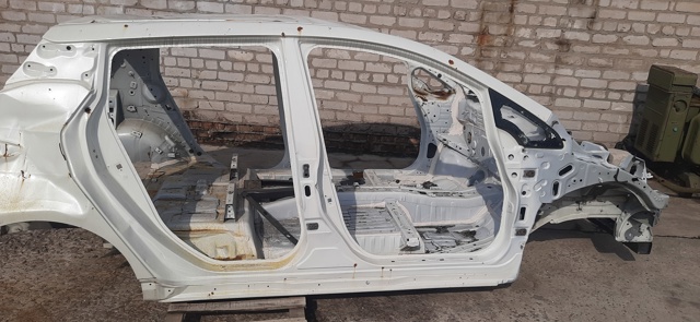 Проем передней правой двери 760325SA0A NISSAN