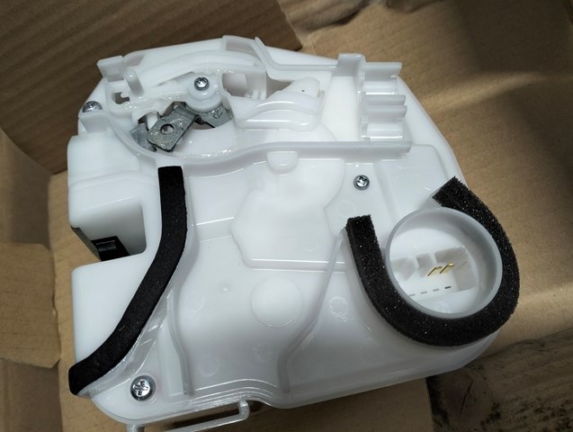Замок задней двери, правой 5745A396 MITSUBISHI