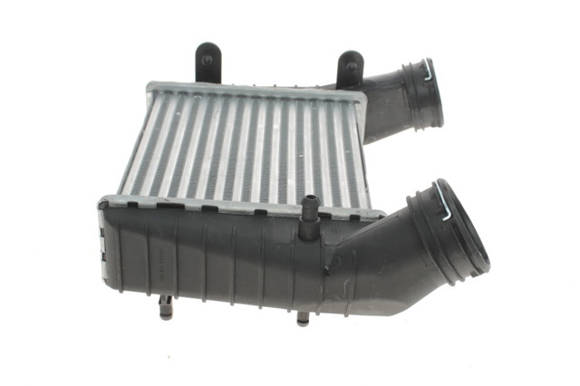 Охладитель наддувочного воздуха Skoda SuperB 1