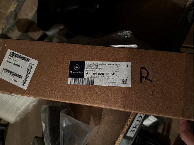 Правый отражатель бампера A1648201274 MERCEDES