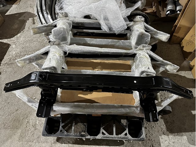 Рамка радиатора нижняя A1666200034 MERCEDES