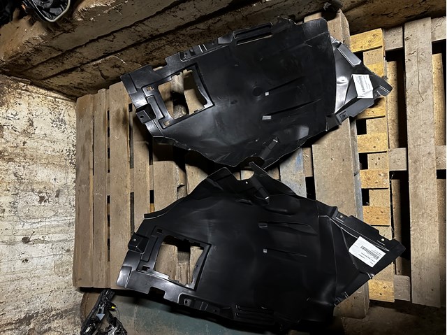A1668802705 MERCEDES Подкрылок крыла переднего правый передний купить в Львов
