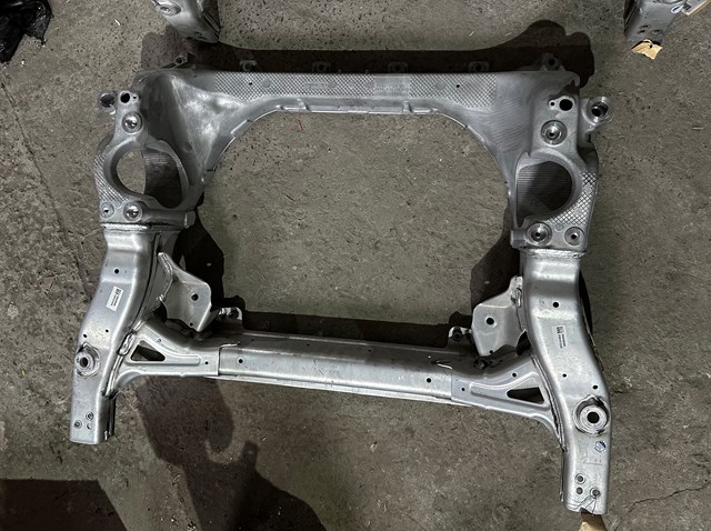Крабобалка передней подвески A2056208701 MERCEDES