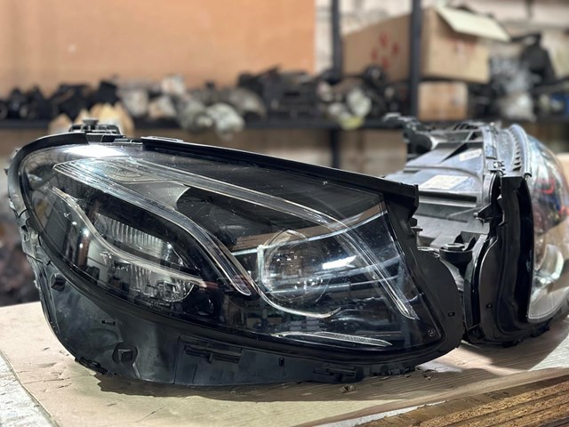 Фара правая A2139062806 MERCEDES