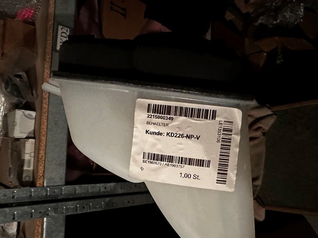  Расширительный бачок A2215000349 MERCEDES