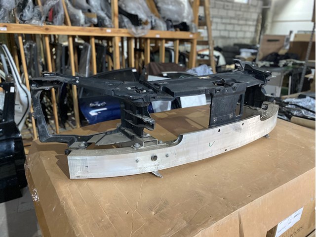 MERCEDES A2226202930 Верхняя рамка радиатора в наличии Ужгород