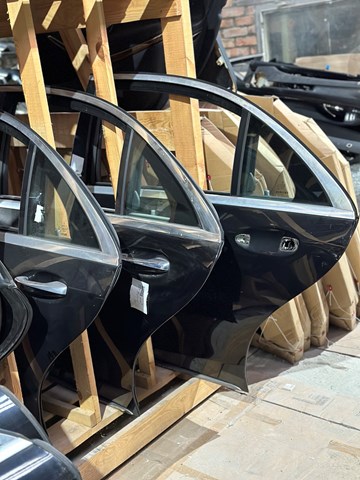 Задняя левая дверь A2227300105 MERCEDES