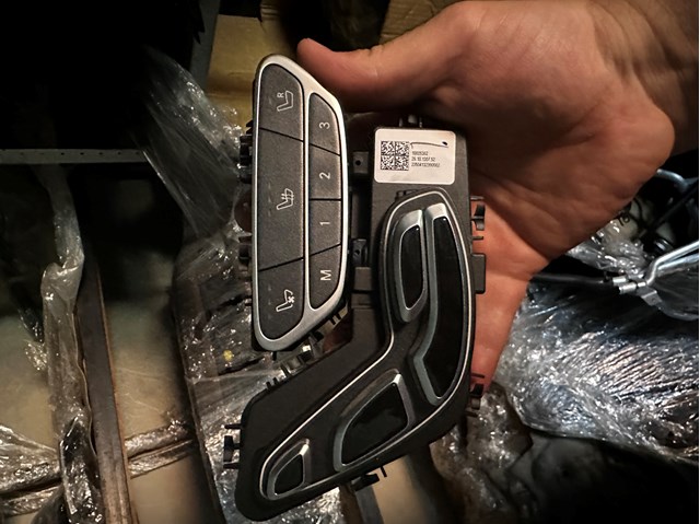 MERCEDES A22290596009J01 Блок кнопок механизма регулировки сиденья правый в наличии Ровно