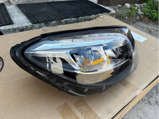 MERCEDES 2229062404 Фара правая в наличии Ровно