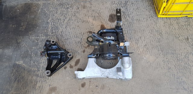 TOYOTA 1231525031 Кронштейн подушки (опоры) двигателя правой в наличии Киев
