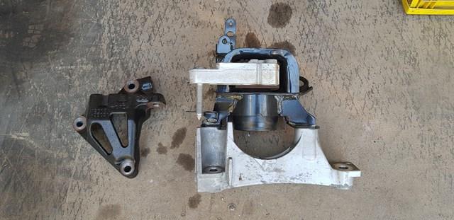 12341F0010 TOYOTA Кронштейн подушки (опоры) двигателя правой купить в Харьков