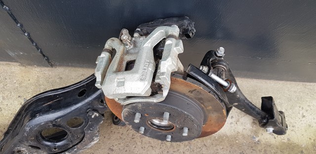 Пыльник тормозного диска заднего правый 4788178010 TOYOTA