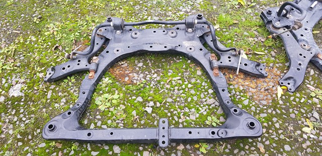 Передняя балка 5110030880 TOYOTA