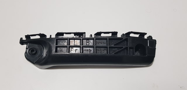Левое крепление переднего бампера 525360D090 TOYOTA