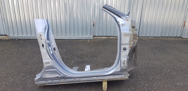 Амортизационная стойка центральная, правая 613110E080 TOYOTA