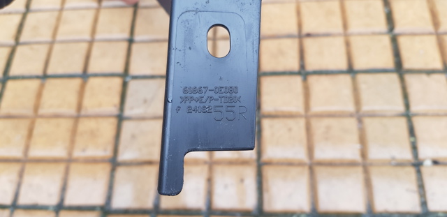 TOYOTA 616670E080 в наличии Винница