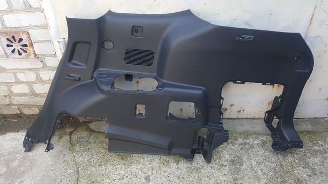 Облицовка багажного отсека, правая 647300E131C0 TOYOTA