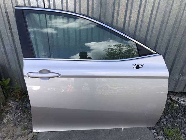 Пассажирская передняя дверь 6700133230 TOYOTA