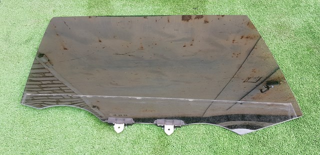 Стекло задней правой двери 681030E090 TOYOTA