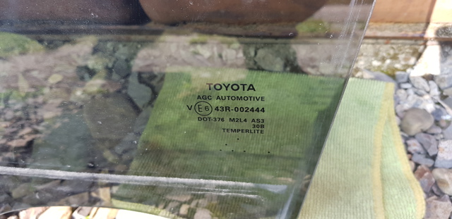TOYOTA 681040E090 Стекло двери задней левой в наличии Хмельницкий