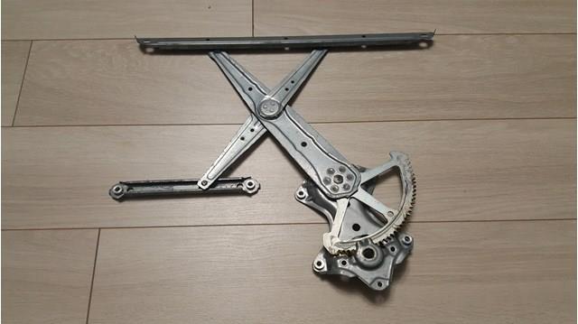 Стеклоподъемник передней правой двери 6980152140 TOYOTA