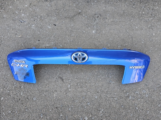 Накладка задней 3-й/5-й двери, нижняя 76811F4010 TOYOTA