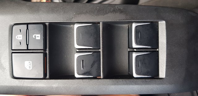 Кнопки переднего левого стеклоподъёмника 8404078030 TOYOTA