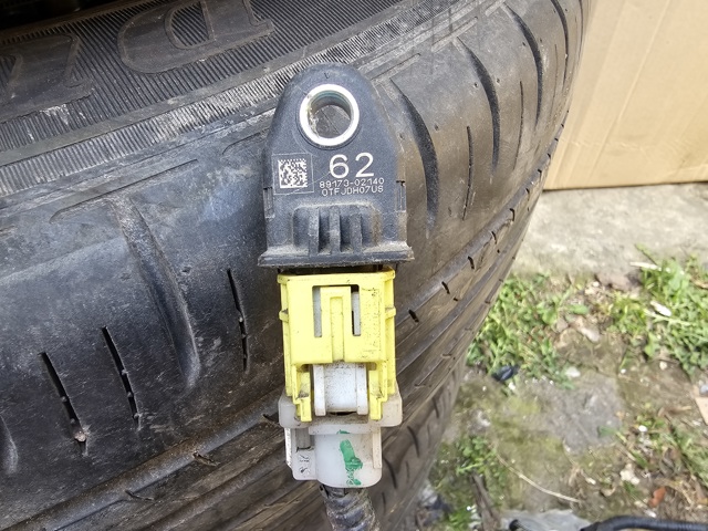 Датчик AIRBAG передний 8917302140 TOYOTA