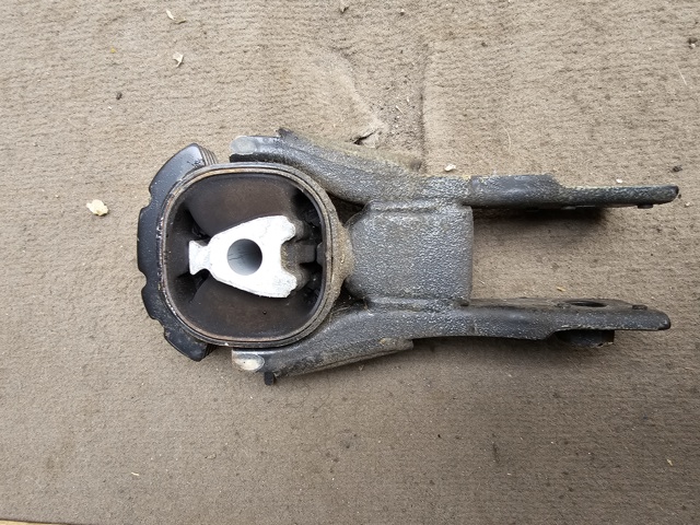 Задняя опора двигателя GBVR39040A MAZDA