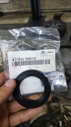 Сальник полуоси переднего моста, правой 4735039010 HYUNDAI
