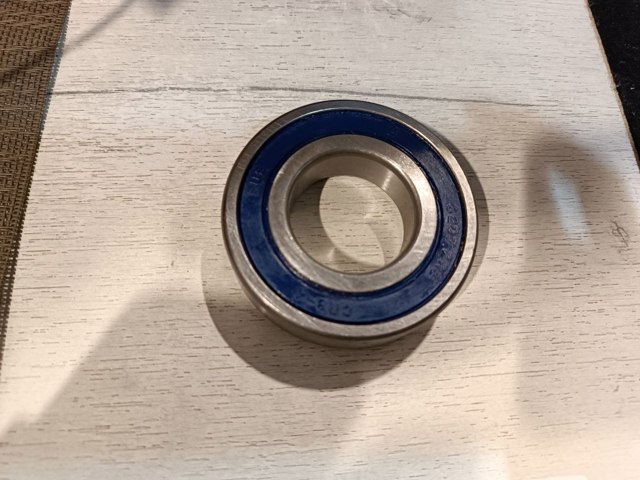 Подвесной подшипник передней полуоси 62072RS1 SKF