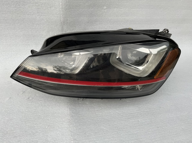 VAG 5GM941754D Правая фара в наличии Николаев