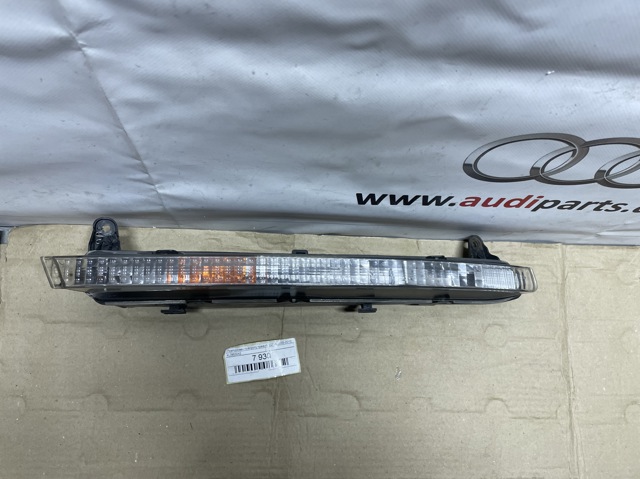 Поворотник правый 4L0953042 VAG