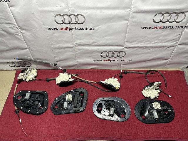 Дверной замок передний правый Audi Q7