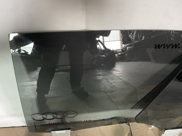 4M8845022C VAG Стекло двери передней правой купить в Житомир