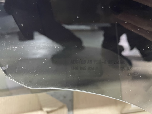 4M8845022C VAG Стекло двери передней правой купить в Житомир
