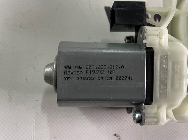 Мотор стеклоподъемника двери задней, правой 80A959812A VAG