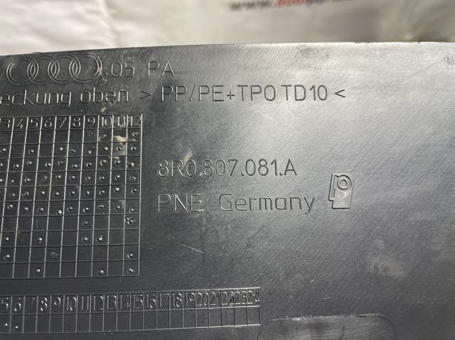 VAG 8R0807081A Накладка передней панели (суппорта радиатора) верхняя в наличии Днепр